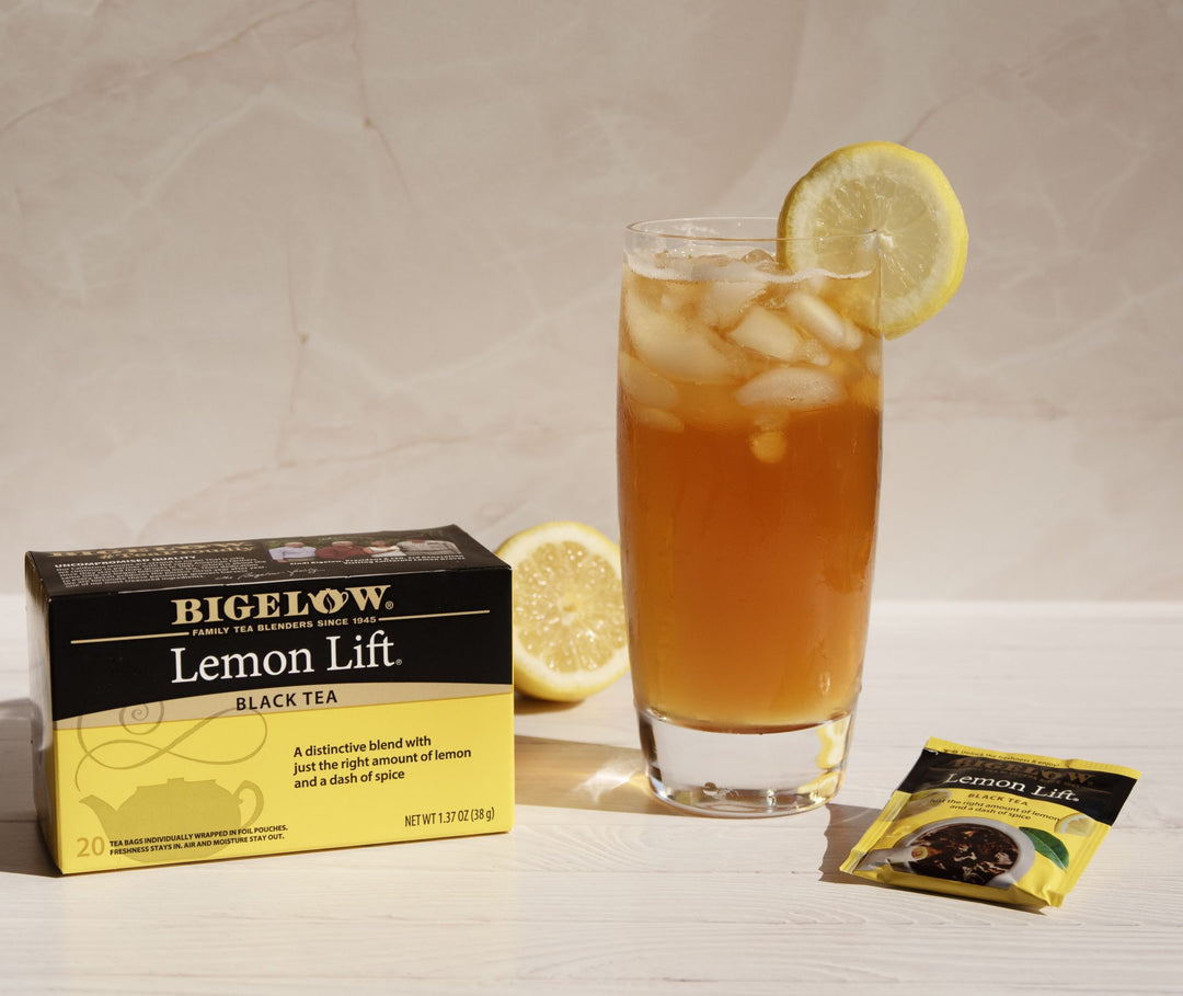 Glass of Iced  Lemon Lift Tea with box and foil packet